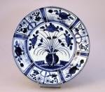 JAPON - Époque EDO (1603-1868), XVIIIe s. 
PLAT en porcelaine...