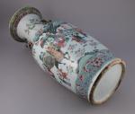 CHINE, CANTON - Vers 1900VASE de forme balustre en porcelaine...