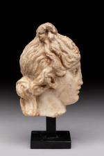 PÉRIODE ROMAINE (Ier-IIIe SIÈCLE) Tête de Vénus  Marbre.Les cheveux...