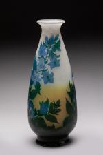 ÉMILE GALLÉ (Nancy, 1846-1904) Vase balustre à col évasé Verre...