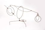 attribué à Alexander Calder (Américain, 1898-1976)Planètes sur trois piedsMétal.Haut. 30,5,...