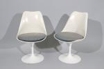Eero Saarinen (Finlandais, 1910-1961)Paire de chaises modèle Tulip, modèle créé...