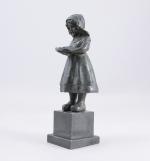 SCULPTEUR DU XIXe 
Jeune fille lisant

Bronze. 

Haut. 12 cm. 

JOINT...