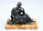 Victor ÉVRARD (1807-1877) 
Allégorie féminine

Bronze. Signé.

Haut. 18,5 cm.
Sur un socle...