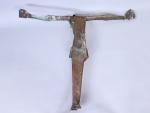 Abraham HABBAH (Bagdad, 1928-Paris,1998)Crucifix, c. 1955-1960Cuivre martelé.Haut. 81, Larg. 99...