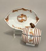 Meissen, vers 1735
Boite couverte en forme de tonneau

en porcelaine reposant...