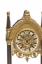 France, époque RestaurationPendule dite "à la Cathédrale"en bronze doré et...