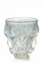 René Lalique (Aÿ, 1860-1945, Paris) Vase Rampillon, modèle créé en...