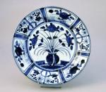 Japon, époque Edo (1603-1868), XVIIIe siècle. Plat en porcelaine à...