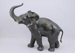 Japon, vers 1900.
Spectaculaire éléphant 

en bronze.

Haut. 45 Long. 53 Larg....