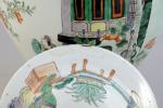 Chine,  XIXeVase balustre en porcelaine à décor polychrome d'une...