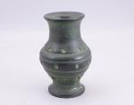 Chine, moderne.
Petit vase en terre cuite.

Haut.18,5, Diam. 11 cm.