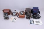 Cinq appareils photographiques : - ZEISS-IKON, Boitier Comtessa LKE (1983)...