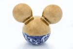 Li Lihong (Chinois, né en 1974)Mickey MousePorcelaine émaillée et dorée,...