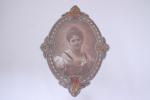 Jean-Léon Delmas (XIXe-XXe siècle)Portrait de femme, 1904Vitrail en médaillon signé...
