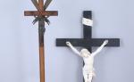 Trois crucifix  

- Crucifix d'autel sur son socle en...