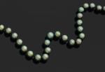 Collier de quarante-deux perles de culture grises en chute, le...