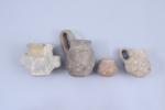 Néolithique/Âge du BronzeQuatre vases en céramique :- Petit vase en...