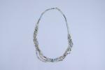 Égypte ancienneDeux colliers composés de perles antiques, lun fait de...