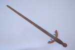 Épée médiévale en fer. Long. 82 cm. (oxydation) Joint :...