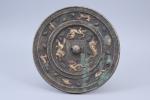 Chine, style Tang Deux miroirs circulaires en bronze, à décor...