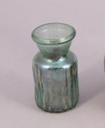 Iran, XIXe siècleDeux bouteilles en verre coloré, lune en verre...