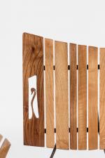 Travail contemporain
Fauteuil ondulé

en lamelles de bois et piétement métallique. Le...