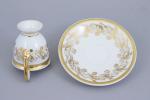 Paris, XIXe siècle
Tasse "cygne" et sa soucoupe

en porcelaine blanche et...