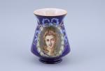 Auguste Jean (1829-1896)
Vase 

en faïence à fond bleu. Deux anses....
