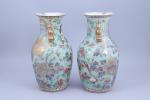 Chine, Canton - Fin du XIXe siècle. 
Paire de vases...
