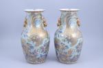 Chine, Canton - Fin du XIXe siècle. 
Paire de vases...