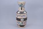 Chine, Nankin - Vers 1900 
Vase balustre 

en porcelaine polychrome....