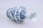 Chine - Début du XXe siècle
Petit vase

en porcelaine au long...
