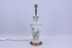 Chine - Début du XXe siècle
Vase 

en porcelaine à décor...