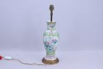 Chine - Début du XXe siècle
Vase 

en porcelaine à décor...