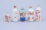 Chine - XIXe siècle
Ensemble de cinq flacons tabatières 

en porcelaine...