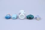 Chine - XXe siècle 
Ensemble de neuf tabatières 

en porcelaine...