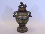 Japon - Epoque Meiji (1868 - 1912) 
Vase brûle-parfum 

en...