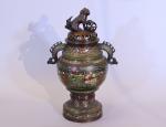 Japon - Epoque Meiji (1868 - 1912) 
Vase brûle-parfum 

en...