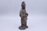 Japon - Epoque Meiji (1868-1912) 
Femme debout

Statuette en bronze et...