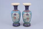 Japon - Epoque Meiji (1868-1912) 
Paire de vases 

en céramique...