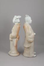 Japon - XXe siècle
Couple de personnages debout 

en porcelaine partiellement...