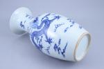 Chine - vers 1900 
Vase à col évasé 

en porcelaine...