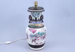 Chine, Nankin - XIXe s.
Vase balustre 

en porcelaine émaillée polychrome...