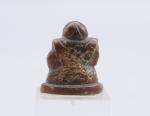 Chine - XXe siècle 
Noix sculptée de luohan

Haut. 4 cm.

Joint...