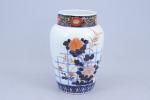 Japon, Imari - Début du XXe siècle
Vase balustre 

en porcelaine,...