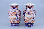 Japon - XXe siècle
Paire de vases 

en porcelaine à décor...