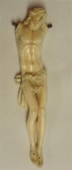 CHRIST en croix (manque les bras). Ivoire. XVIIIème-XIXème siècle. Haut....
