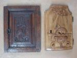 2 PORTES de tabernacle en bois naturel sculpté, l'une à...
