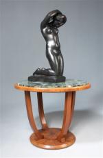 Louis-Eugène DEJEAN (1872-1953)Femme agenouillée. Bronze à patine noire. Signée à...